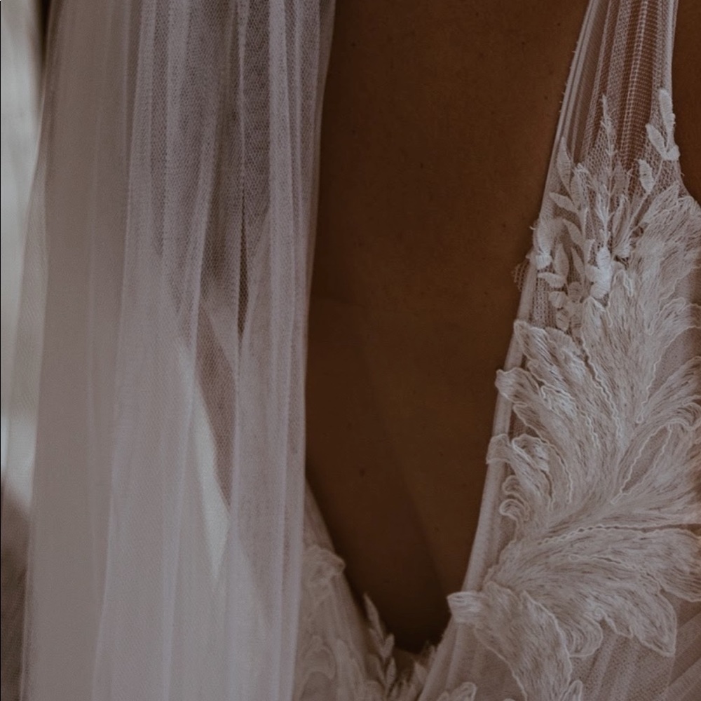 Ines Di Santo Lace, Ivory Wedding Dress - Picture 4 of 13